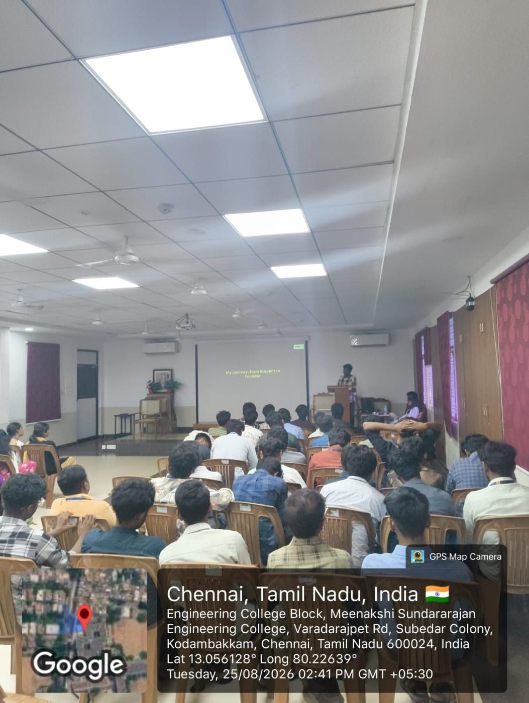 Students attending the student-to-founder session